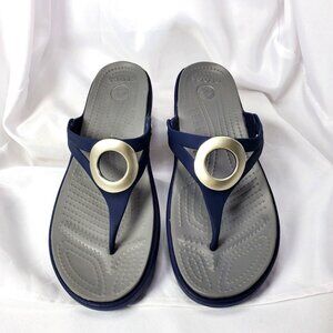 Crocs Sanrah Circle Womens Navy Blue Silver Wedge Flip Flops Sandals Size 9
